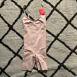 Spanx Mid Thigh Bodysuit. NWT. S/P